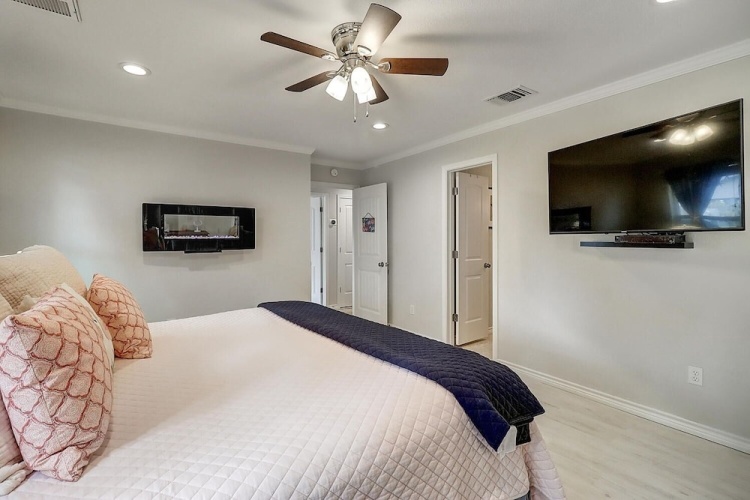 Flamingo Flats 3 Bedroom Home by RedAwning
