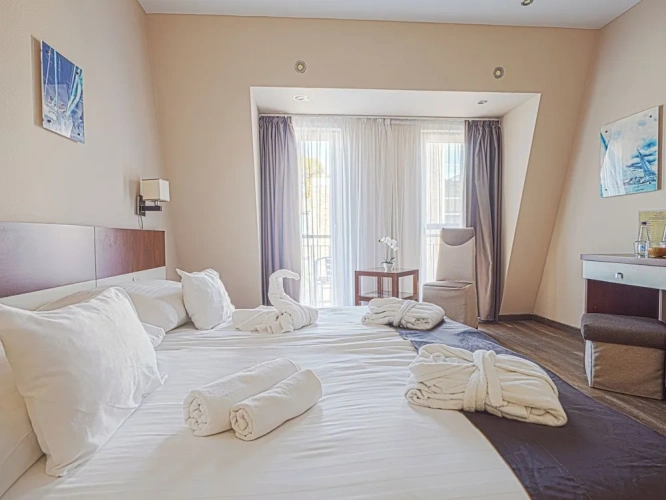 1 Bedroom Standard Double room with balcony and with park view