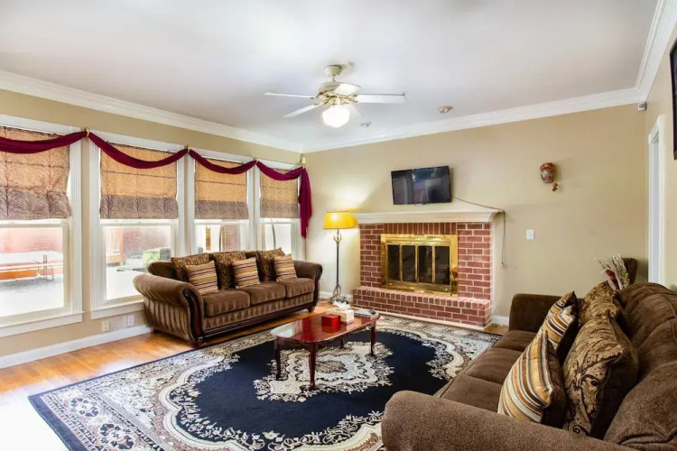 1369 Brentwood Pear - studio Br Apts