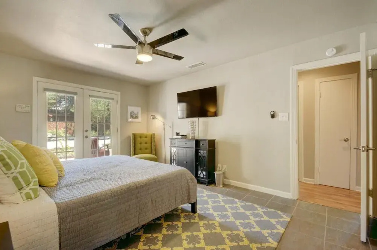 3BR 2BA Elegant Tarrytown House by RedAwning