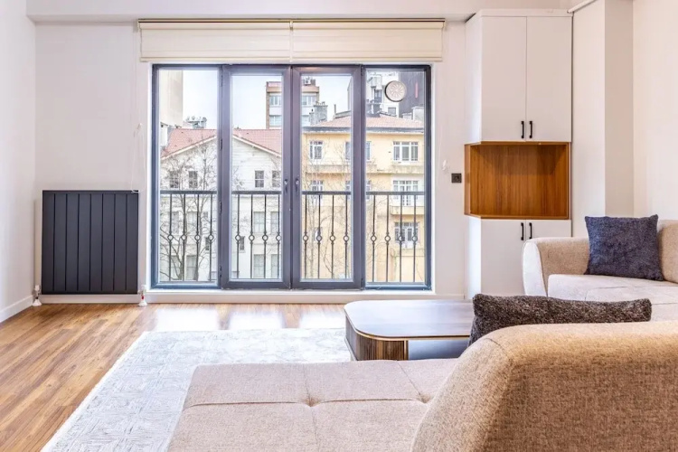 Central and Modern 2 1 Flat in Sisli