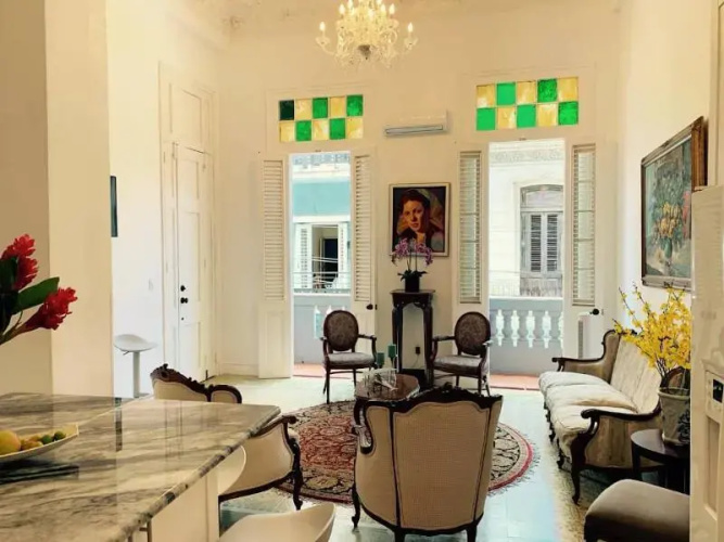 Chandelier Bnb