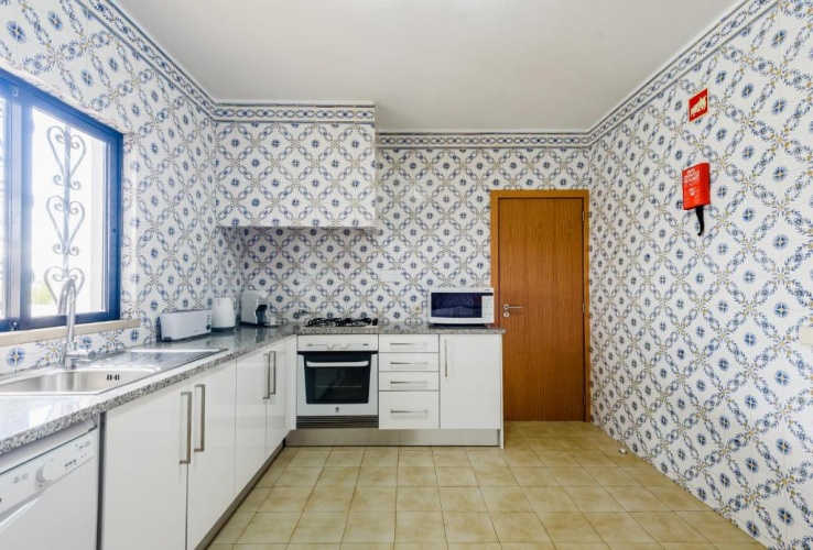 5 Bedrooms Cottage
