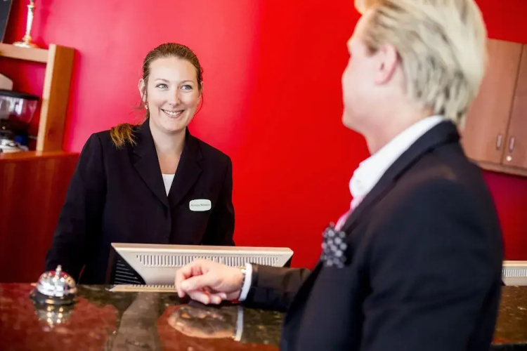 2Home Hotel Solna