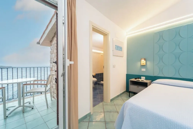 Standard Double room with sea view