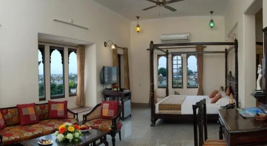 Rajvi Palace Hotel