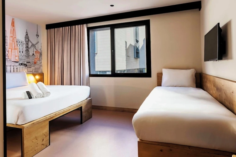 Standard Triple room