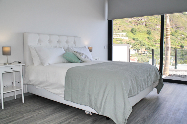 Beautiful modern villa, A/C, heated pool, sea-view | Calheta Charm