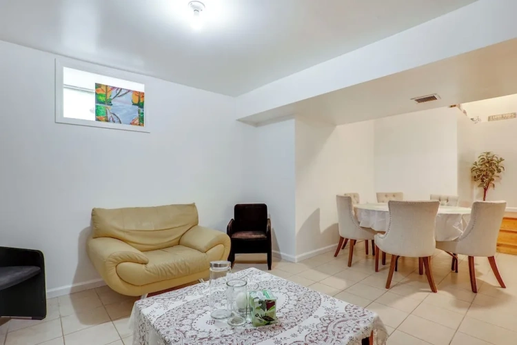 4 Bedrooms Apartment
