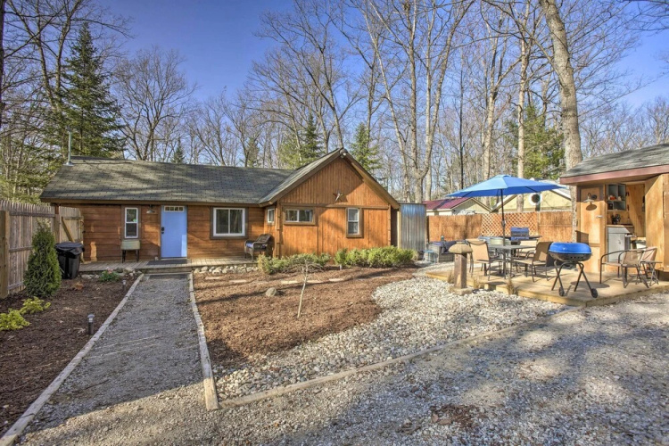 'Work, Play & Get Away Cabin' Near Higgins Lake! - Higgins Lake, MI