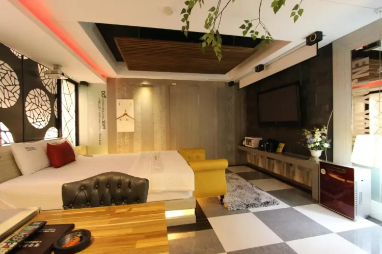 Hera Hotel