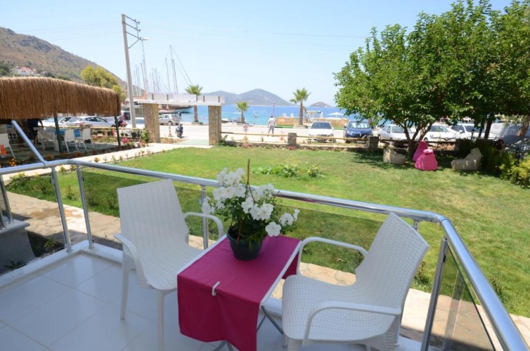 Standard Triple room with sea view