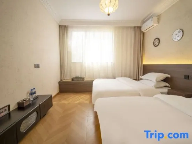 Standard Twin room with garden view