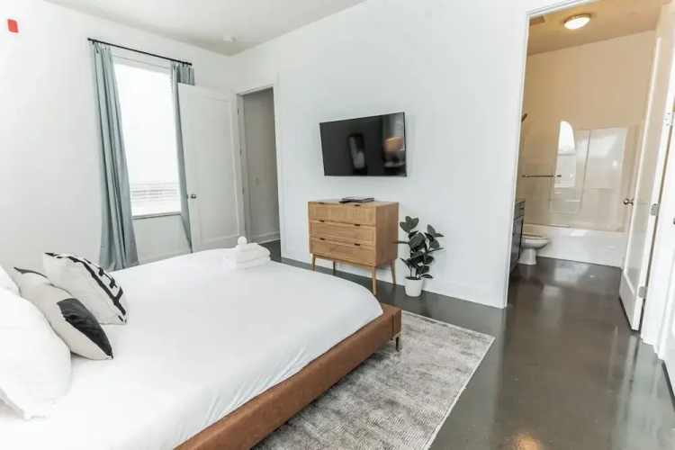 Modern Loft Near West End!