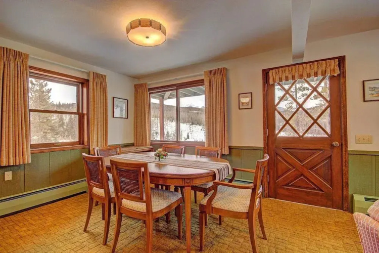 Elk View 4 Br home by RedAwning