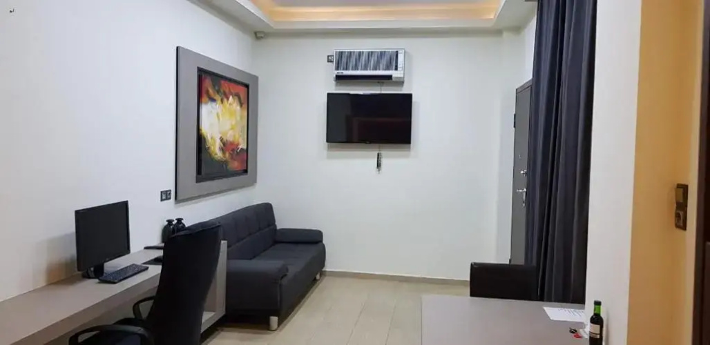 Minimal Studio in Paleo Faliro