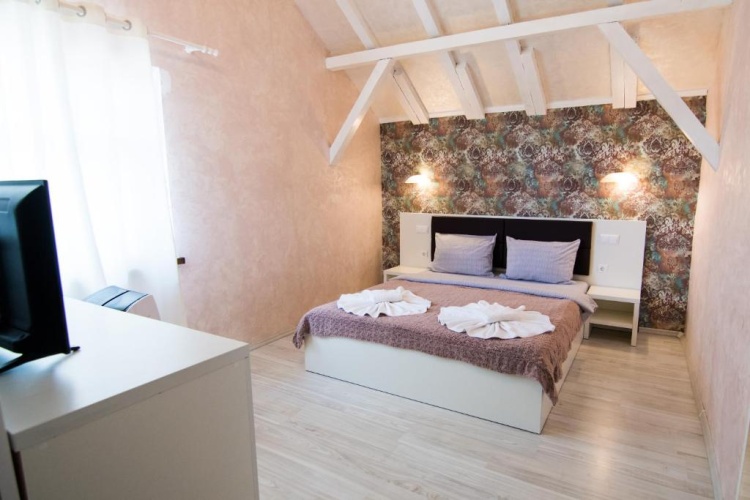 Standard Double room with lake view