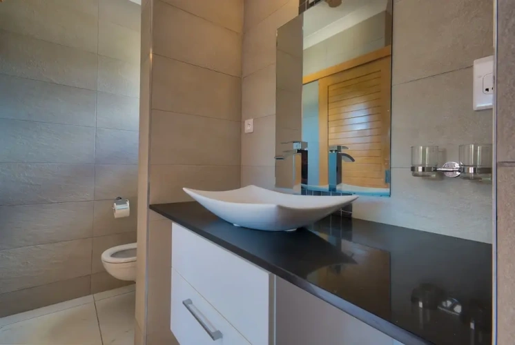 4 Bedrooms Luxury Villa