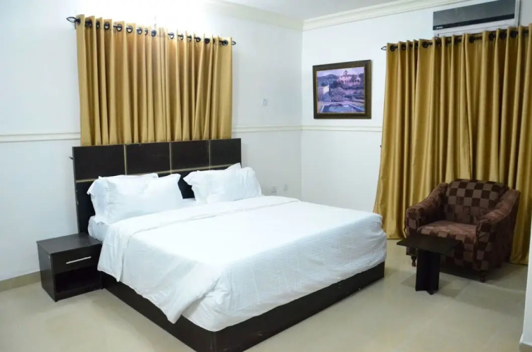 Bjorne Classic Suites