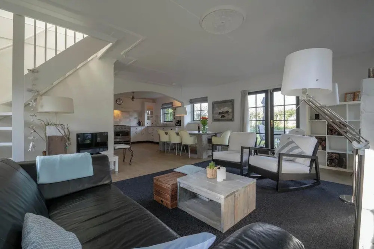 Villa w/ Electric Charging & Parking