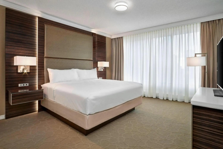Delta Hotels by Marriott Edmonton Centre Suites