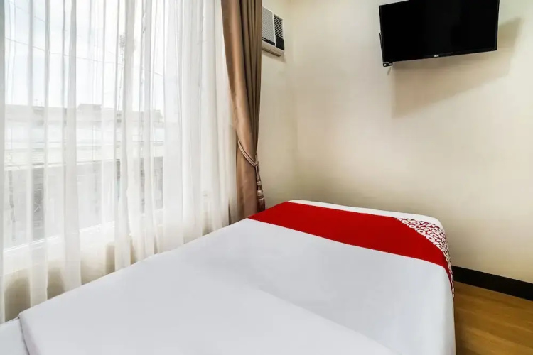 OYO 256 Sakura Suites