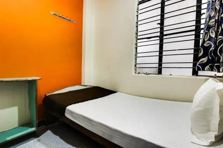 Deccan Lodge by OYO Rooms