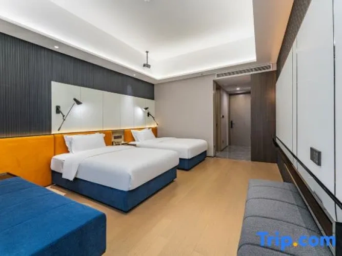 Standard Twin room with city view