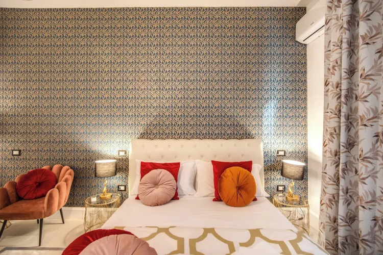 White Mirror  Apartment
