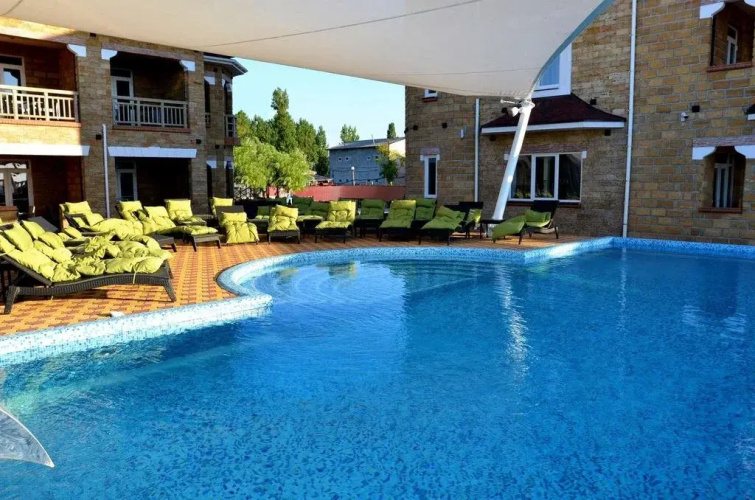 Marseille Resort