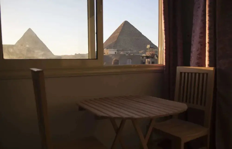 The Pyramids Inn Cheops