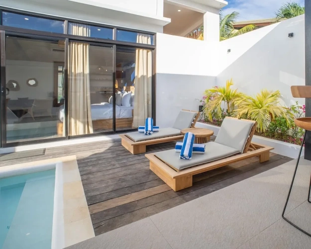 2 Bedrooms Villa