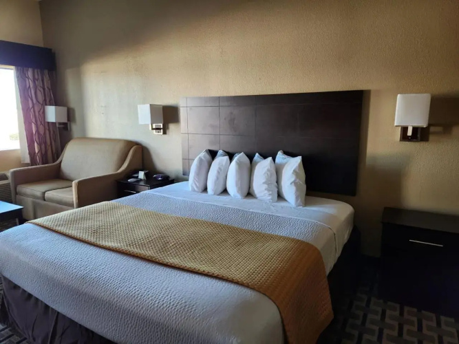 Rodeway Inn & Suites