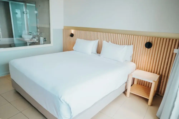 Standard room with balcony and with harbour view
