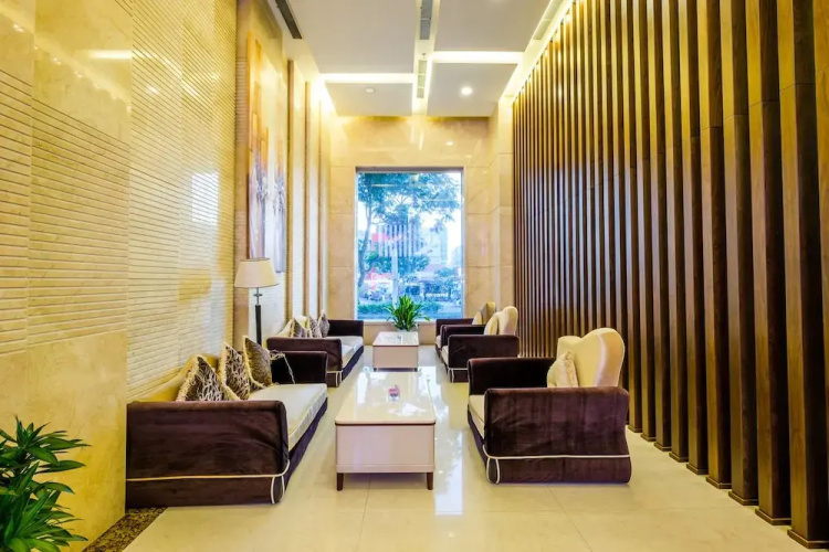 OYO 122 GIC Land Hotel