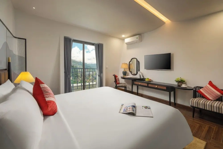 Deluxe Double room with balcony and with mountain view