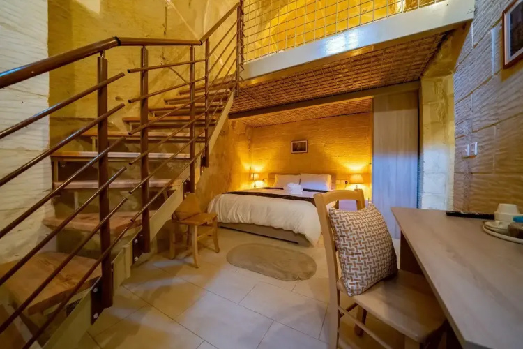 Ta' Pinu B&B