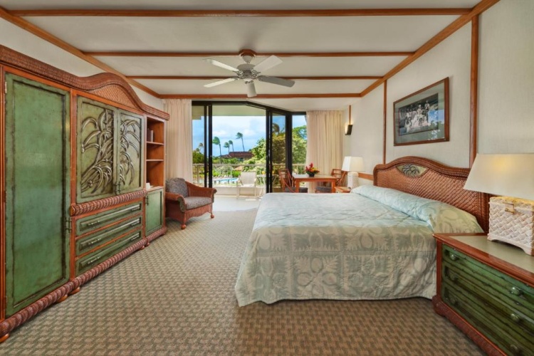 Double room with partial ocean view