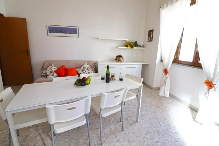Central Apartment With Wi-fi, Air Conditioning And Courtyard Pets Allowed