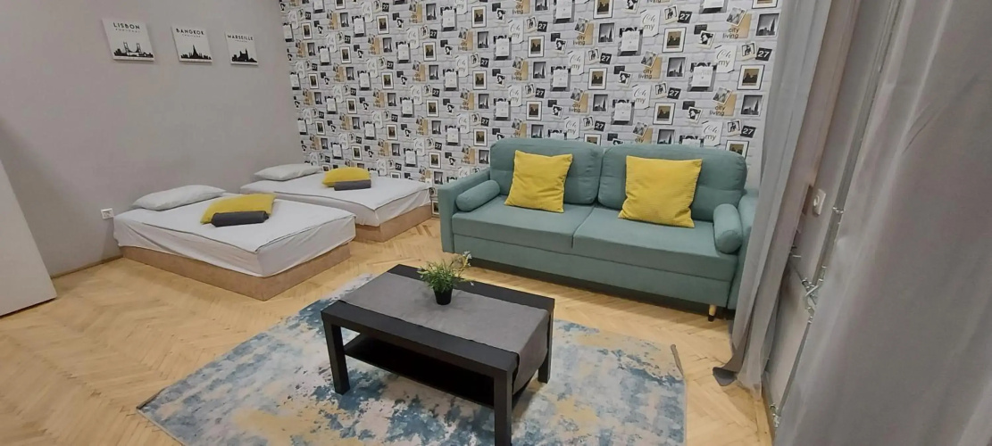 Studio 4 Apartment in the Party District