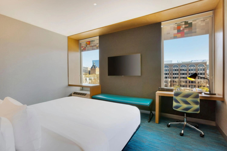 Aloft Milwaukee Downtown photo 7