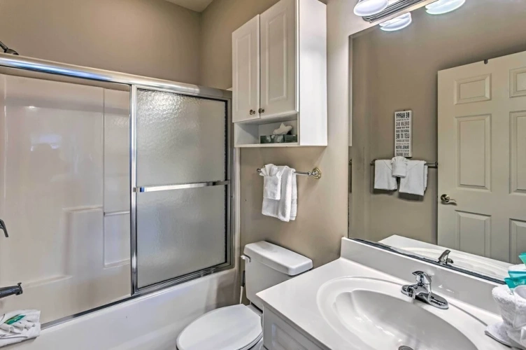 2 Bedrooms Apartment