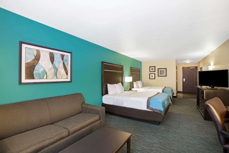Deluxe Quadruple Suite with city view