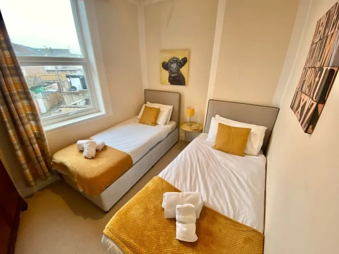 Blackpool Abode - Buttercup Suite