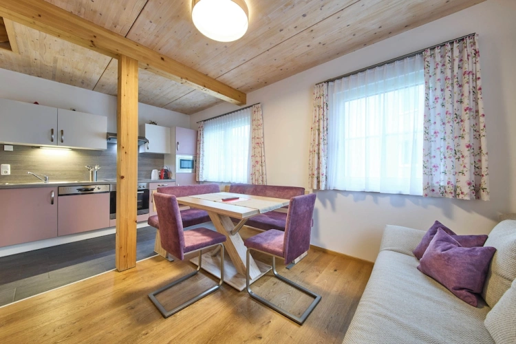 2 Bedrooms Comfort room with garden view