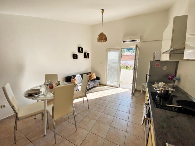 Apartment with garden view
