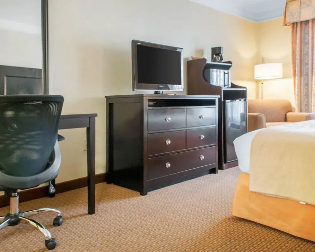 Quality Inn  Suites Gallup I-40 Exit 20