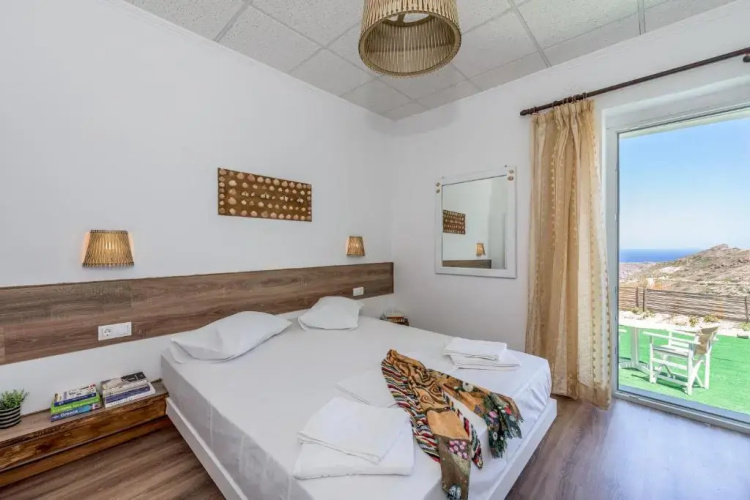 Plakes Sea View Suites