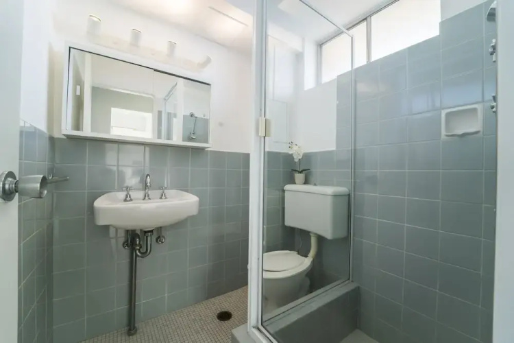 Bright And Sunny Studio Apartment
