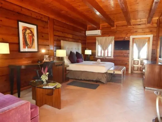 Hotel Pebbles